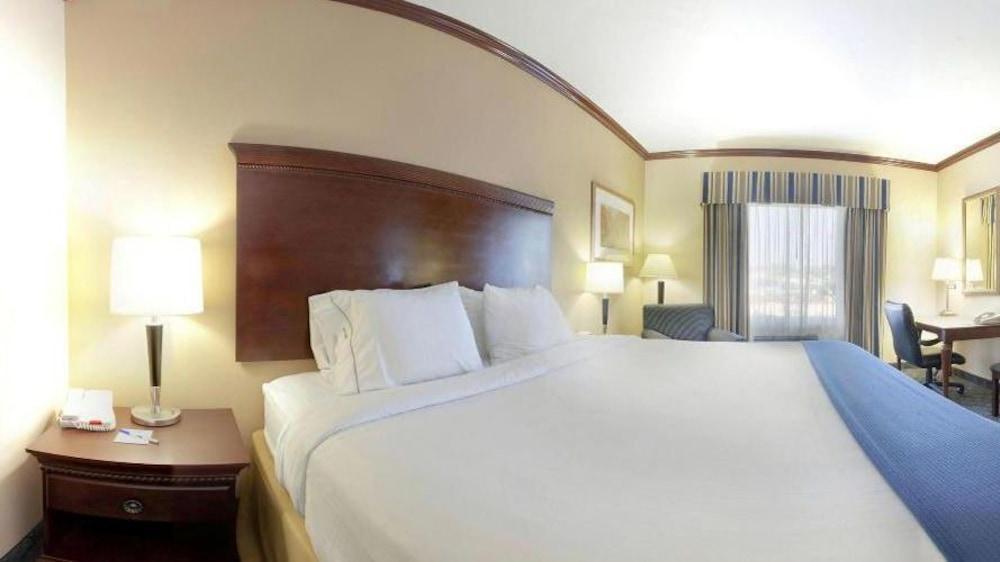 Holiday Inn Express Hotel And Suites Falfurrias ภายนอก รูปภาพ