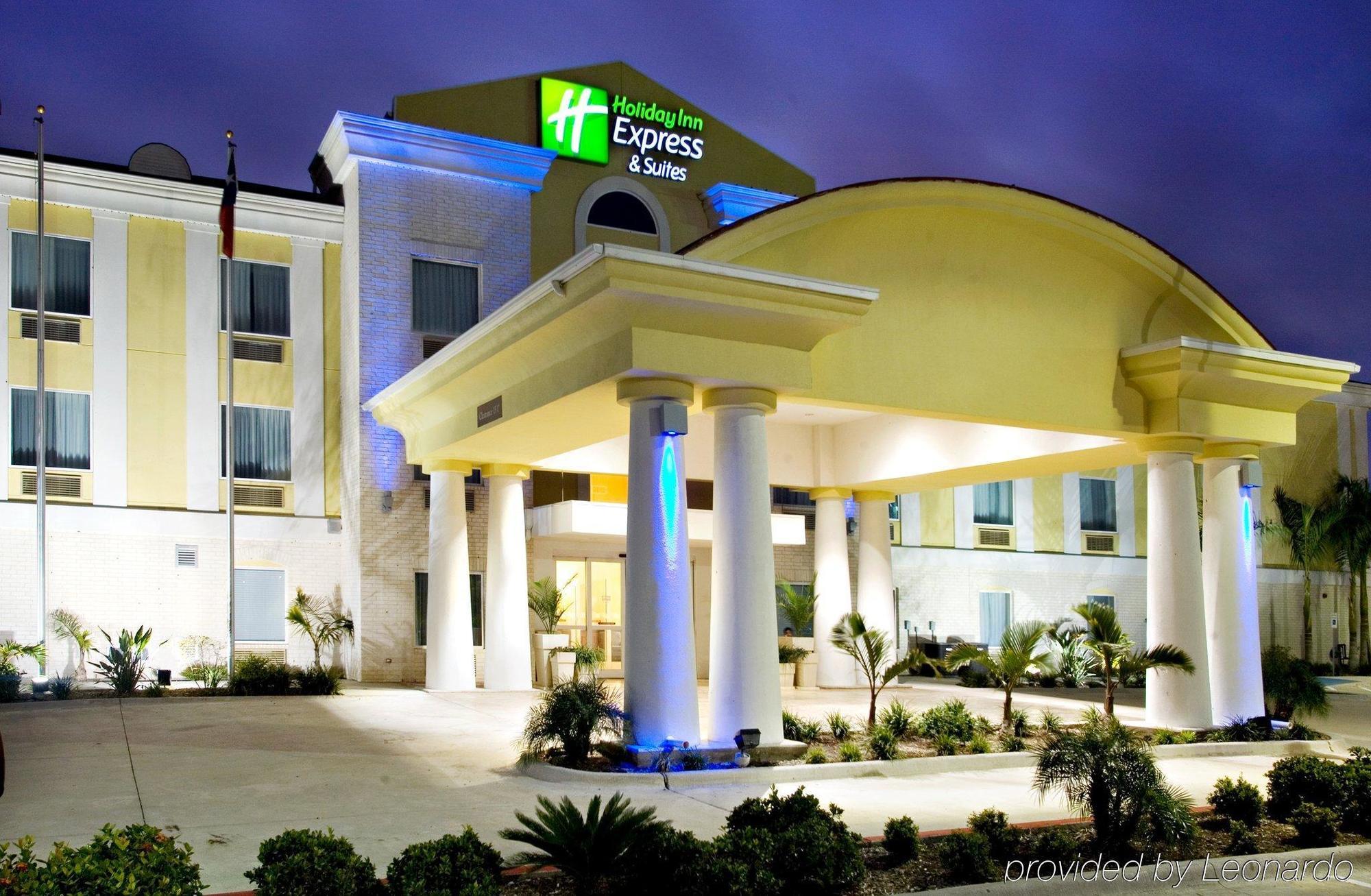 Holiday Inn Express Hotel And Suites Falfurrias ภายนอก รูปภาพ