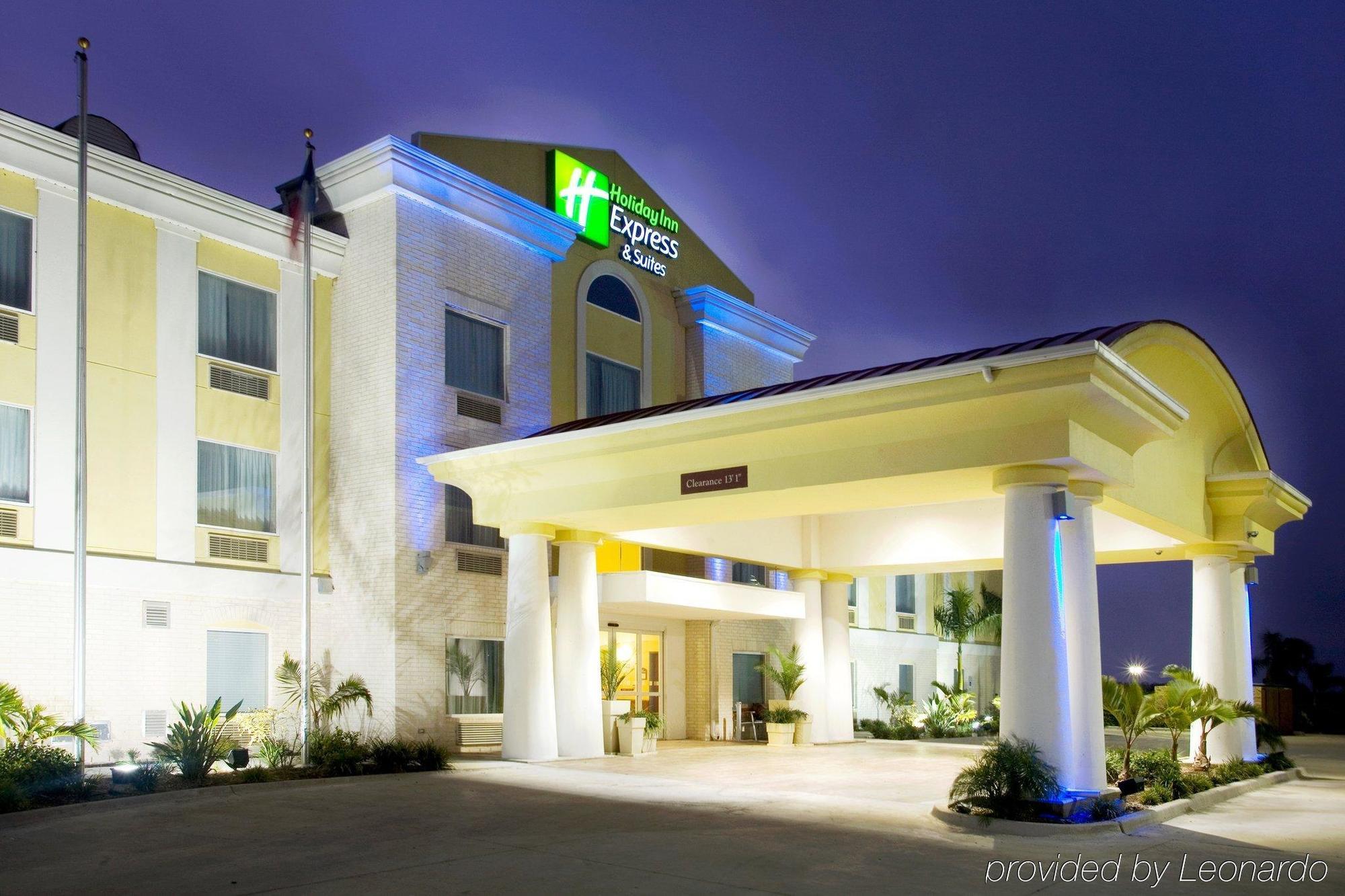 Holiday Inn Express Hotel And Suites Falfurrias ภายนอก รูปภาพ
