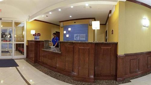 Holiday Inn Express Hotel And Suites Falfurrias ภายนอก รูปภาพ