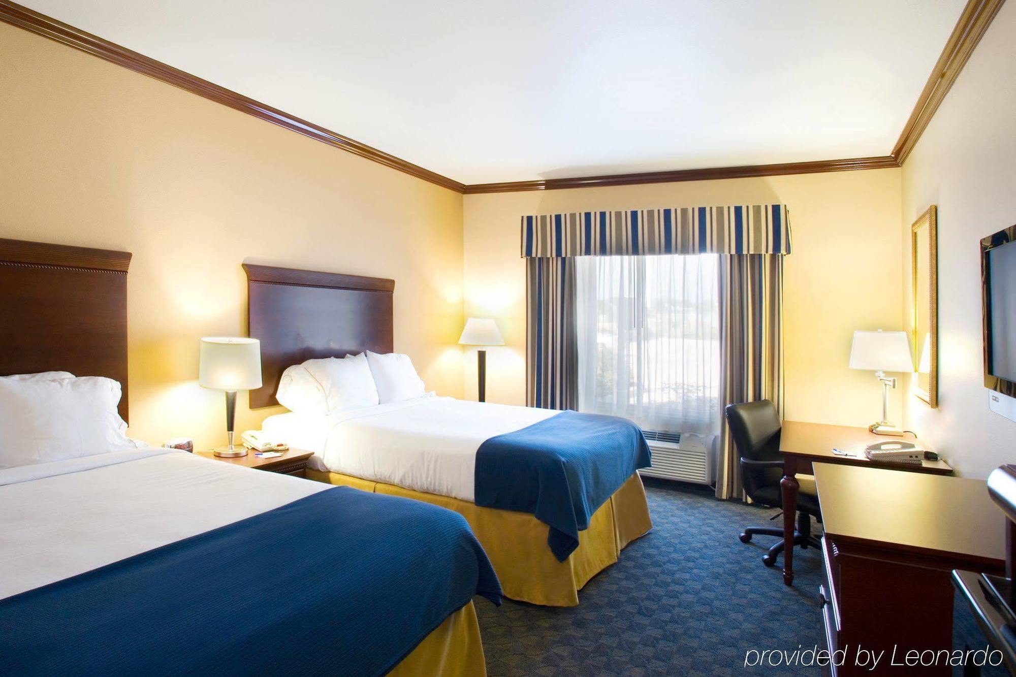 Holiday Inn Express Hotel And Suites Falfurrias ภายนอก รูปภาพ