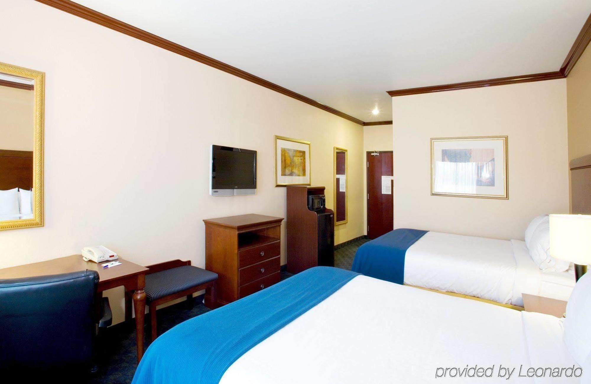 Holiday Inn Express Hotel And Suites Falfurrias ภายนอก รูปภาพ