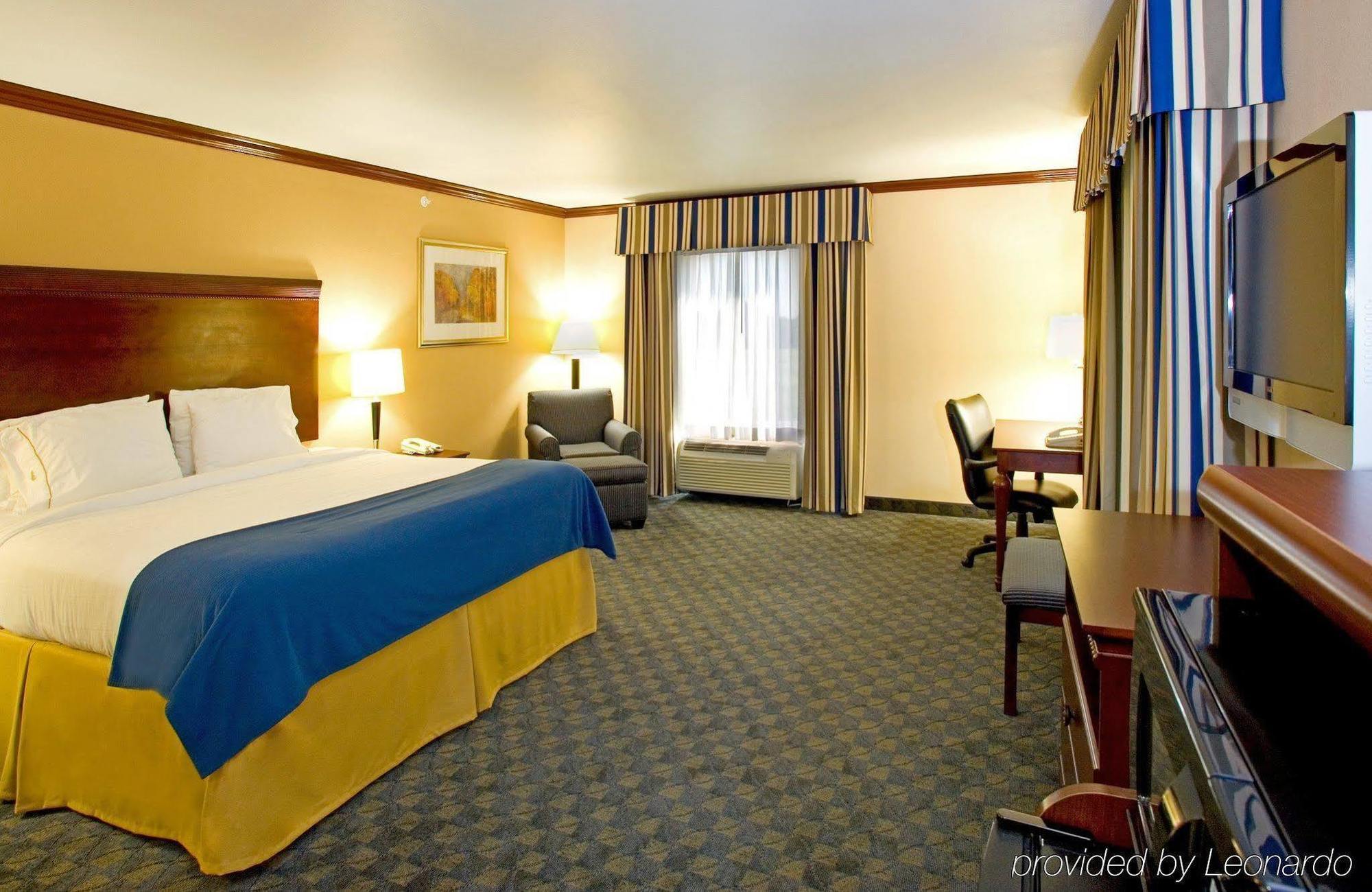 Holiday Inn Express Hotel And Suites Falfurrias ภายนอก รูปภาพ