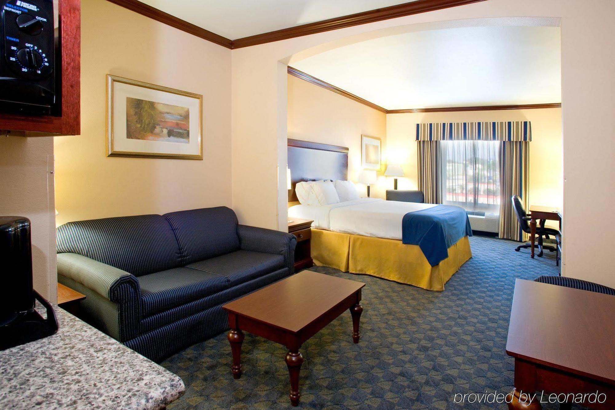 Holiday Inn Express Hotel And Suites Falfurrias ภายนอก รูปภาพ