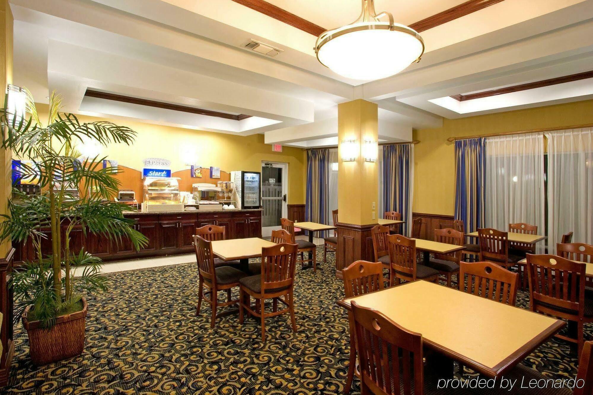 Holiday Inn Express Hotel And Suites Falfurrias ร้านอาหาร รูปภาพ