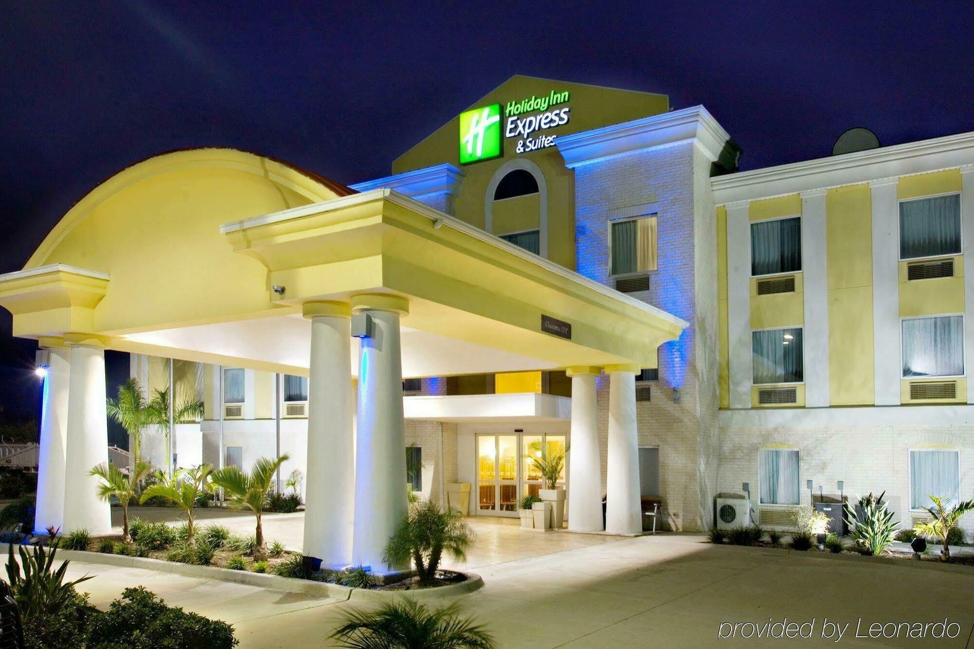 Holiday Inn Express Hotel And Suites Falfurrias ภายนอก รูปภาพ