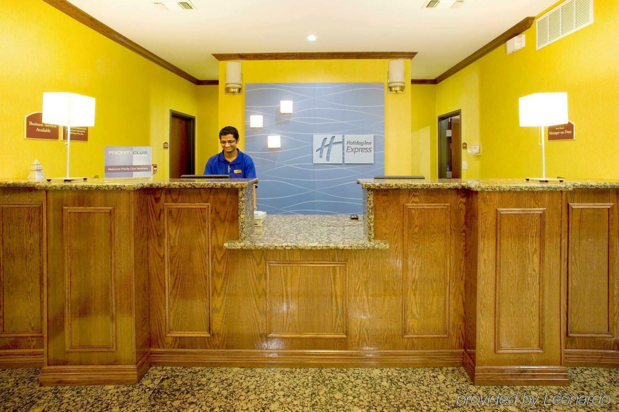 Holiday Inn Express Hotel And Suites Falfurrias ภายใน รูปภาพ
