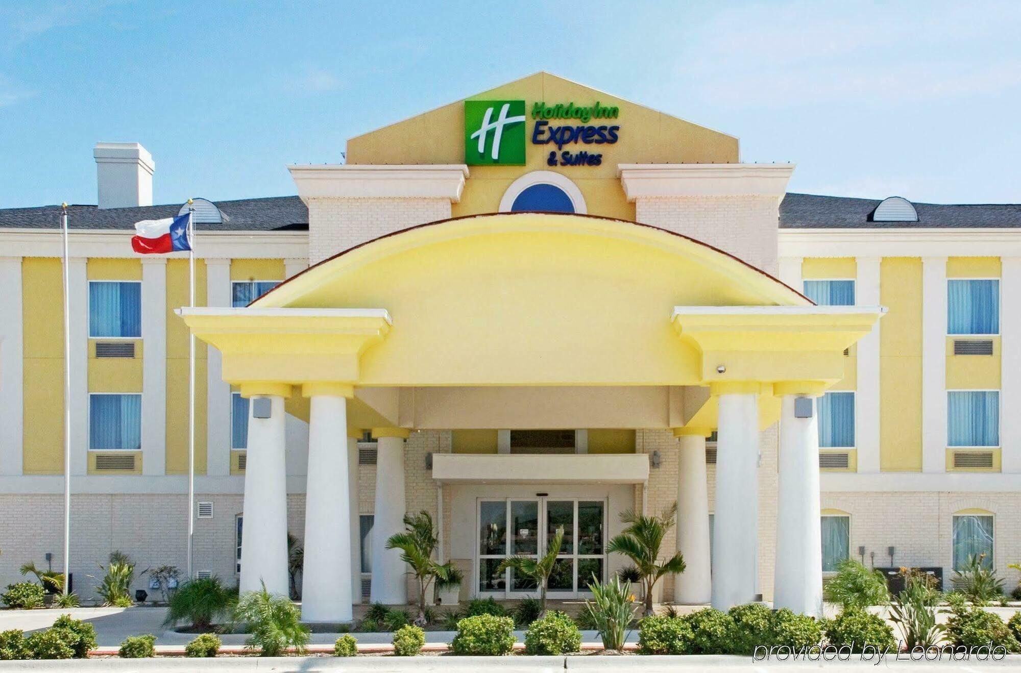 Holiday Inn Express Hotel And Suites Falfurrias ภายนอก รูปภาพ